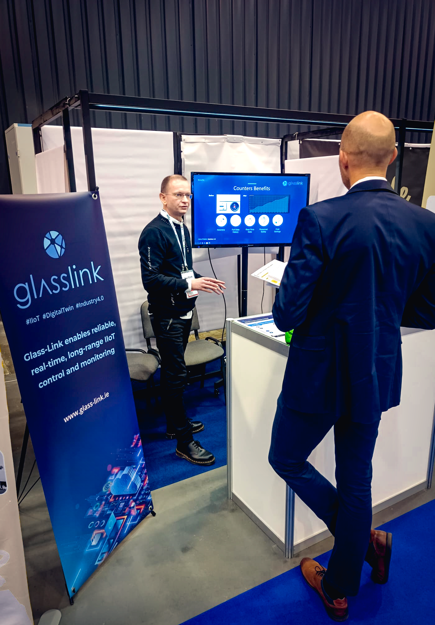 Our representatives at Glass-Link stand BALTEXPO 2023 presenting to new potential customer